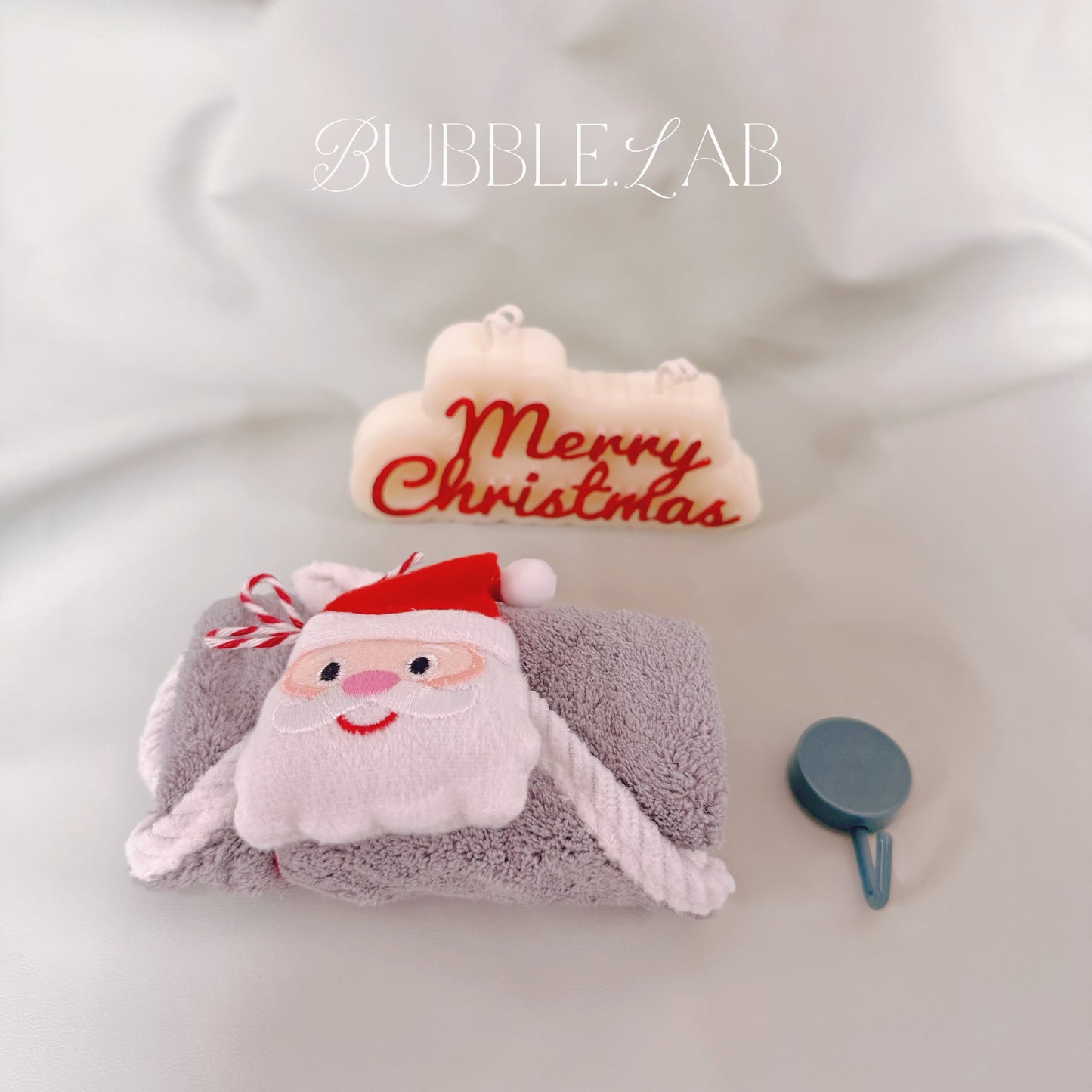 Christmas Gift Towel | Santa & Reindeer Edition π
π¦